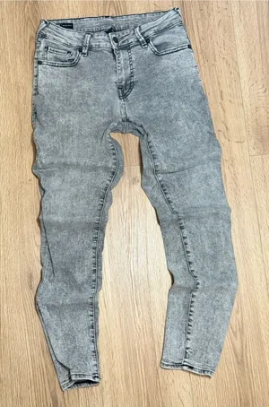 True Religion‎ Women's Skinny Jeans in Faded Gray Wash thumbnail 1