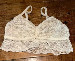 Victoria’s Secret M cream lace wireless sexy bralette thumbnail 1