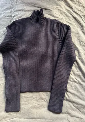 Ribbed Black Sweater thumbnail 1