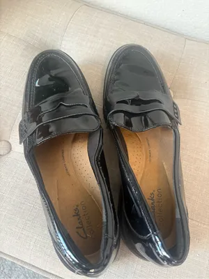 Clark’s women’s Black Patent Leather Penny Loafers 8 thumbnail 2