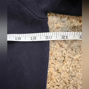 Brandy Melville Cropped Navy Button-Up Cardigan – One Size – EUC thumbnail 5