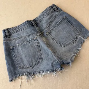 Zara Women‎ Distressed Denim Shorts Medium Wash Button Fly Size 4 thumbnail 7