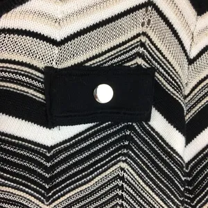 White House Chevron Print Hook Close Cropped Long Sleeve Knit Cardigan M thumbnail 4