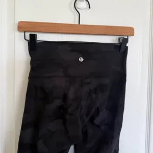 Lululemon Wunder Under High-Rise Tight 28" in Grey Camo thumbnail 5