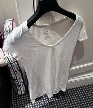 American Eagle WHITE CREAM BURNT OUT V NECK thumbnail 1