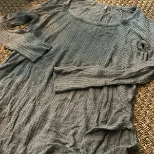 Free People Grey‎ LS Sweater Top Size Small thumbnail 1
