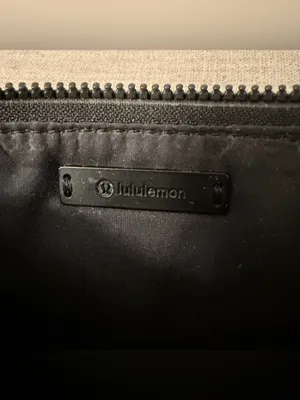 Lululemon Double Zipper Compartment Wristlet Black thumbnail 8