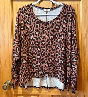 NVIU animal print hi-low pullover round neck long sleeve top size M used thumbnail 1