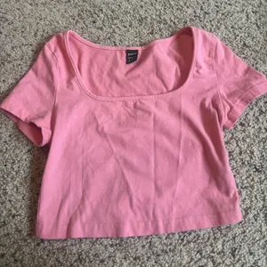 Shein cropped t shirt  thumbnail 1