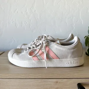 Adidas | VL Court 2.0 Suede Lace-Up Sneaker‎ in White & Dust Pink size 8 thumbnail 2