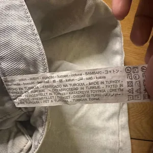 Zara jeans mom high rise oversized acid wash light wash 6 thumbnail 3