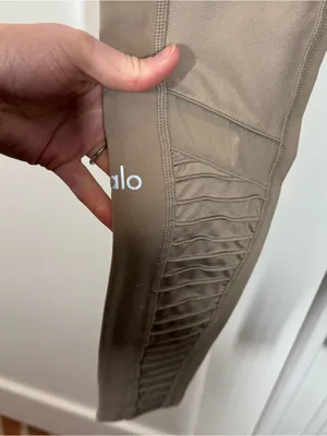 ALO YOGA MOTO LEGGING‎ neutral Gravel taupe size xs thumbnail 7