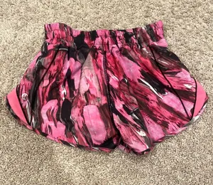 Lululemon Shorts 2.5" Hotty Hot Low-Rise thumbnail 1