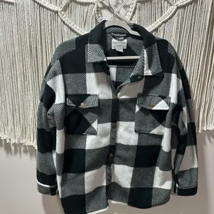Sanctuary Black & White Plaid Fleece Shacket thumbnail 4