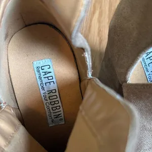 Cape Robbin Blythe Tan Faux Suede V-Cut Pointed Toe Block‎ Heel Ankle Boots 6.5 thumbnail 2