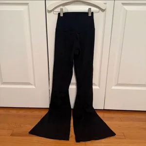 Aerie Offline Crossover Waist Flare Leggings in Black thumbnail 3