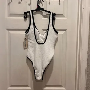 No Boundaries‎ Womens Medium White Textured High Leg One Piece Swimsuit NWT thumbnail 3