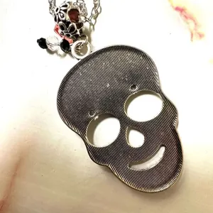 Silver tone skull pendant necklace thumbnail 4
