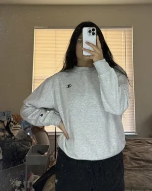 Champion Crewneck  thumbnail 1