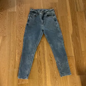 American Eagle Outfitters Stretch Denim Mom Jeans EUC thumbnail 6