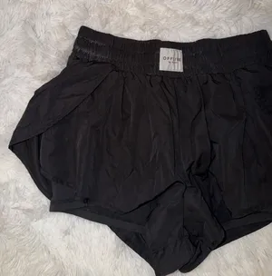 Aerie Offline Black Lightweight Elastic-Waist Athletic Shorts size XL thumbnail 1