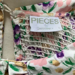 Pieces Maternity Smock‎ Top L Multicolor Floral Smocked Ruffle Collar Romantic thumbnail 9
