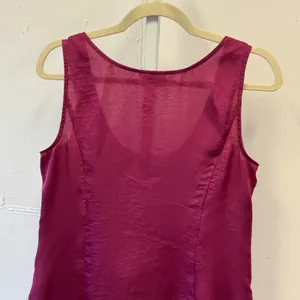 Ann Taylor LOFT Magenta Pink Ruffle V-Neck Sleeveless Blouse Top Size Medium thumbnail 5