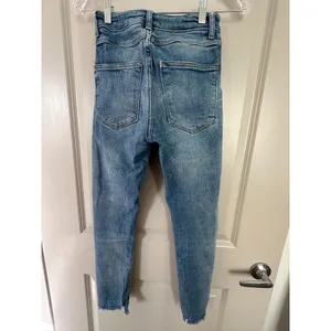 Zara High Waisted Skinny Washed Out Frayed Edges Denim Jeans Women's Sz 2 thumbnail 2
