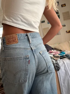 Baggy Light Wash Levi’s Jeans thumbnail 2