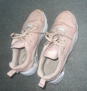 Nike Pink Tennis Shoes thumbnail 1