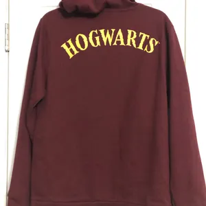 Harry‎ potter hooded sweatshirt women’s size medium. Hogwarts on back graphic thumbnail 8