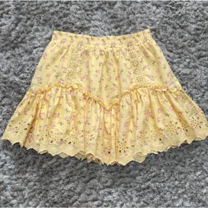 Aeropostale Womens Mini Skirt Size XS Yellow Floral Ruffle Tiered Eyelet Lace thumbnail 2