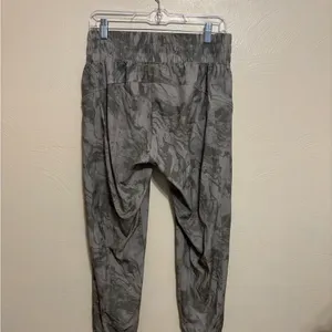 Cali Sport Gray Marble Print Joggers Size M Zip Pocket Athleisure Pants thumbnail 9