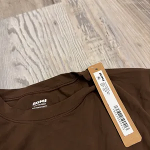 Skims fits everybody long sleeve shirt cocoa brown size xxsmall thumbnail 3