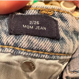 Gap Mom Jeans‎ New Purple Acid Wash High Rise Cropped 2/26 Grunge Casual Denim thumbnail 4