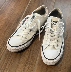 White converse sneakers size 8 thumbnail 1