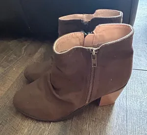 Womens Brown Faux Suede Slouchy Ankle‎ Boots Stacked Block Heel Size 8 thumbnail 1