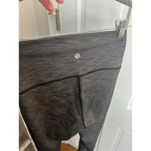 lululemon Wunder‎ Under High-Rise Leggings in a heathered black womens 6 thumbnail 5