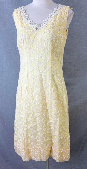 Vintage 1960s Handmade‎ Yellow Lace Overlay Sheath Dress Daisy Trim S thumbnail 1