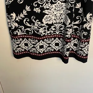 White House black market size small-black white large floral print thumbnail 6