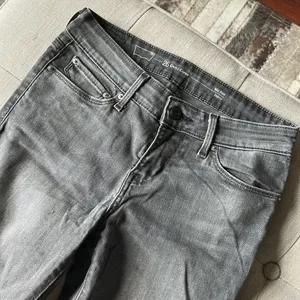 Levis Women Demi Curve Mid Rise Skinny Grey Patchwork Jeans‎ thumbnail 3