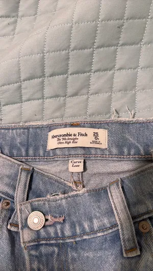 Abercrombie 90s Straight Ultra High-Rise Curve Love thumbnail 4