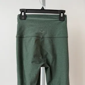 Beyond Yoga‎ sz XS Spacedye High Waisted Midi Leggings Dark Green Heathered thumbnail 6