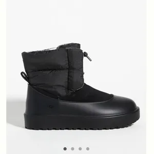 UGG Classic Maxi Toggle Booties thumbnail 3