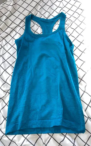 size 6 lululemon blue swiftly tank thumbnail 1