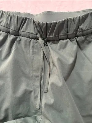 Lululemon size XS Women’s Athletic Drawstring Shorts in Dark Green cinchable thumbnail 4