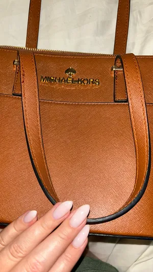 Michael Kors Leather Bag thumbnail 3