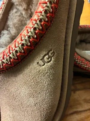 UGG Tasman II Slippers in Sand/Dark Cherry thumbnail 9