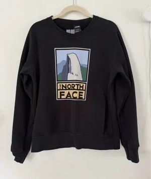 The North Face Women’s Crewneck Sweatshirt Black Mountain Graphic Size Medium thumbnail 1