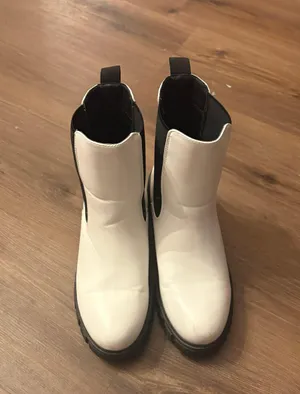 White Boots Size 7 thumbnail 1